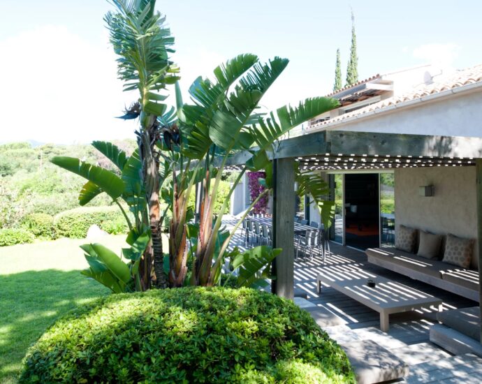 Porto-Vecchio, Domaine de Cala Rossa, 7 bedroom villa, swimming pool, walking distance to the beach