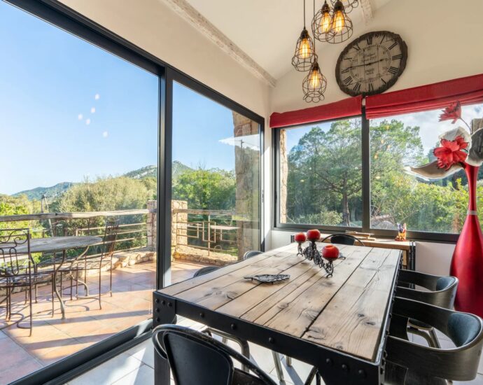 Conca, Villa type Bergerie, 4 chambres, dépendance, piscine, vue montagnes