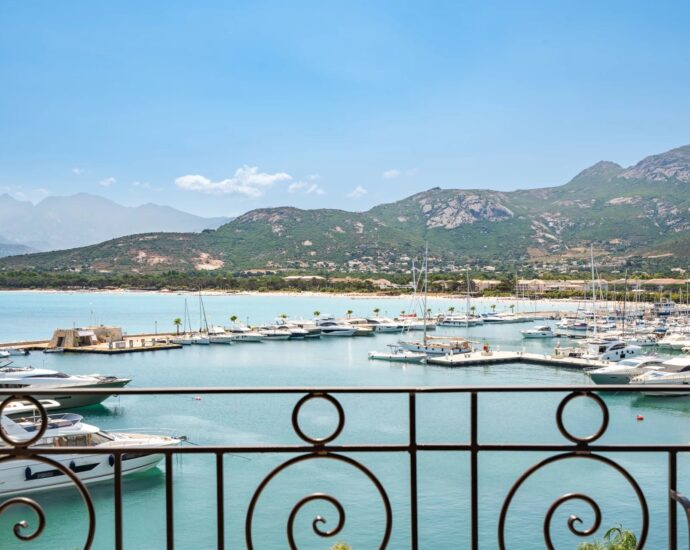 Calvi, appartement d’exception, 3 chambres, vue mer panoramique
