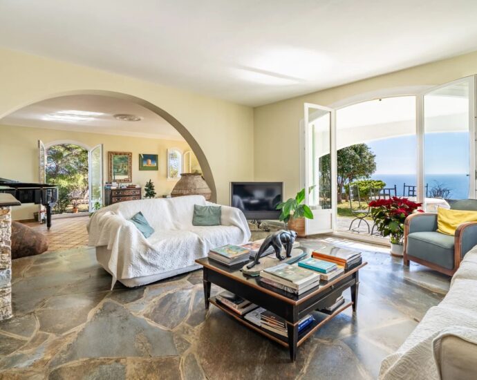 Miomo, 6 bedroom villa, swimming pool, panoramic sea view, walking distance to the beach
