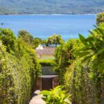 Exclusivité, Porticcio, Presqu’île d’Isolella, Villa type mas, 7 chambres, accès plage à pied, en bord de mer