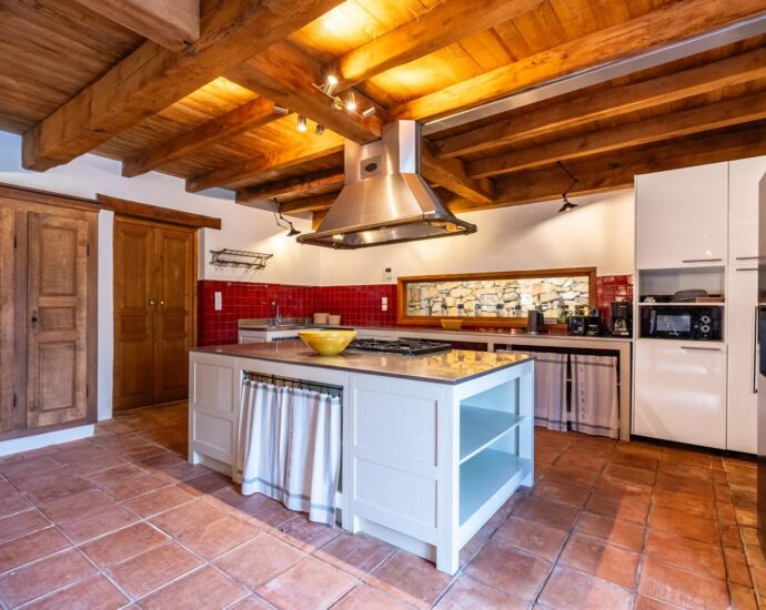 Exclusive, Saint-Florent, stone villa, 5 bedrooms, wooded grounds with swimming pool, close to the beach
