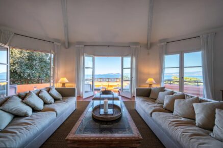 Coti-Chiavari – Property located on the Castagna Peninsula with a 6-bedroom villa and panoramic sea views