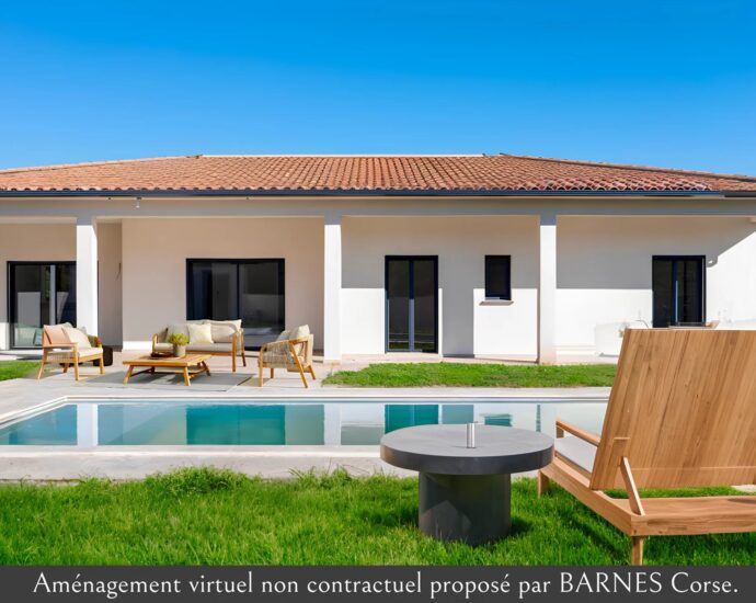 Solenzara, Marine de Solaro, Contemporary Villa, 5 Bedrooms, Heated Pool, Open Mountain Views, Walking Distance to the Beach