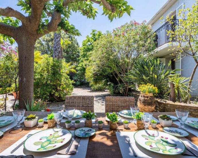 Erbalunga, 6-bedroom villa, waterfront, panoramic sea view, swimming pool