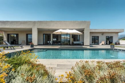 Architect villa, 5 bedrooms, panoramic sea view, swimming pool, beaches on foot