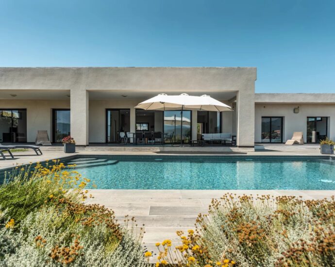 Architect villa, 5 bedrooms, panoramic sea view, swimming pool, beaches on foot