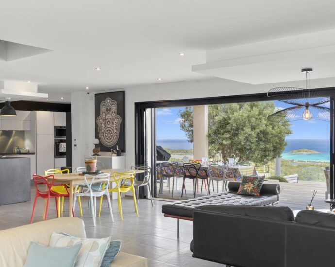 Saint-Cyprien, 5 bedroom villa, a 2 bedroom independent apartment, swimming pool, sea view, close to the beach