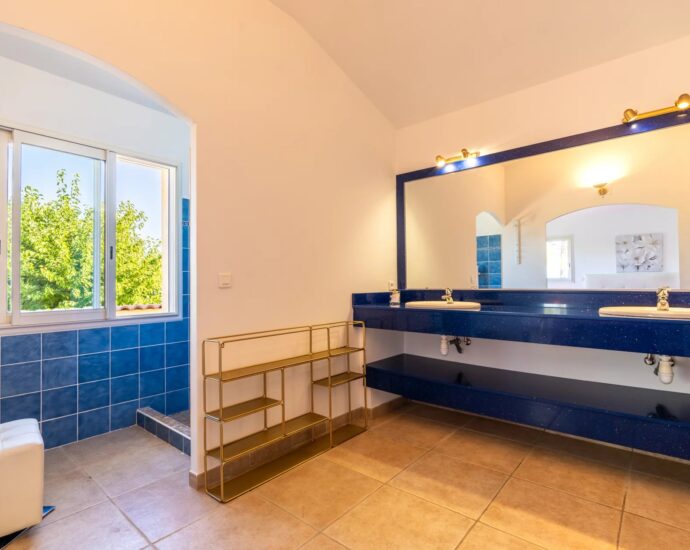Favone, 4 chambres, piscine, pied dans l’eau