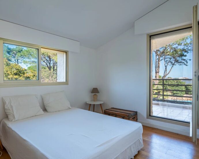 Exclusivité – Lido de la Marana, villa 4 chambres, piscine, terrain de tennis, plage à pied