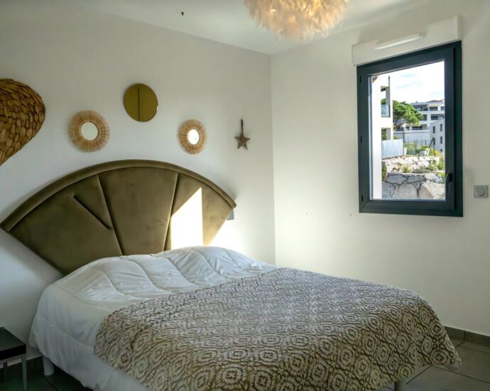 Pietrosella, T3, Rive Sud, 2 chambres, plage à pied, vue panoramique  mer