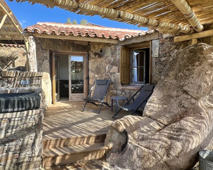 Palombaggia, bergerie avec piscine, vue mer, proche plage