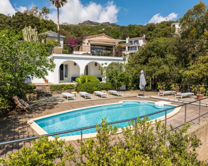 Erbalunga, 6-bedroom villa, waterfront, panoramic sea view, swimming pool