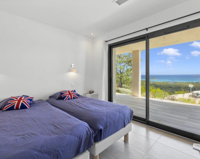 Saint-Cyprien, 5 bedroom villa, a 2 bedroom independent apartment, swimming pool, sea view, close to the beach
