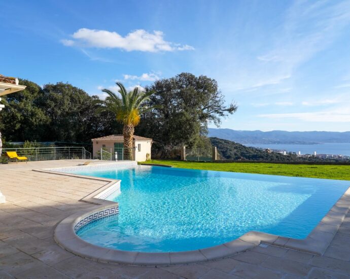 Proche Ajaccio, Alata, vue mer panoramique, 5 chambres