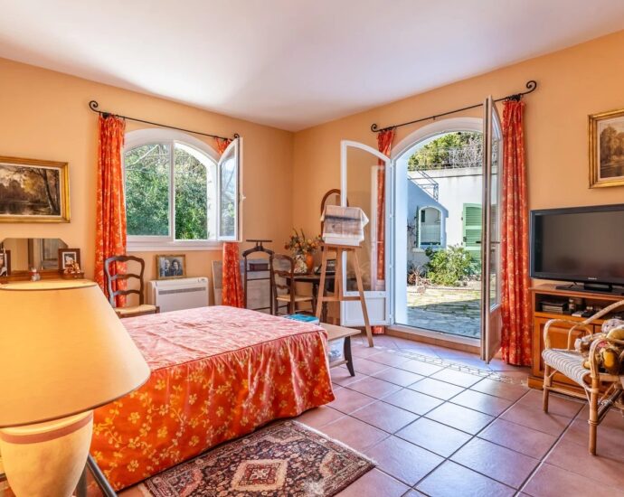 Miomo, 6 bedroom villa, swimming pool, panoramic sea view, walking distance to the beach