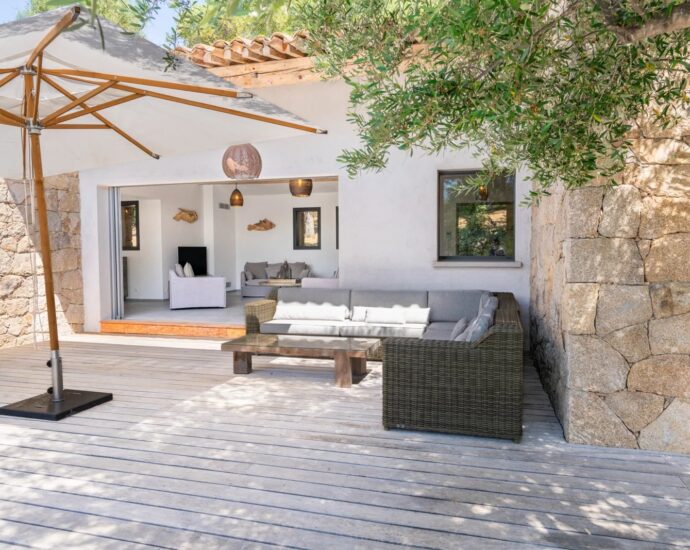 Olmeto, villa 2 chambres, pied dans l’eau, piscine, vue mer,