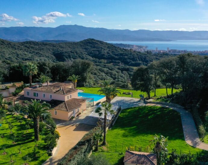 Proche Ajaccio, Alata, vue mer panoramique, 5 chambres