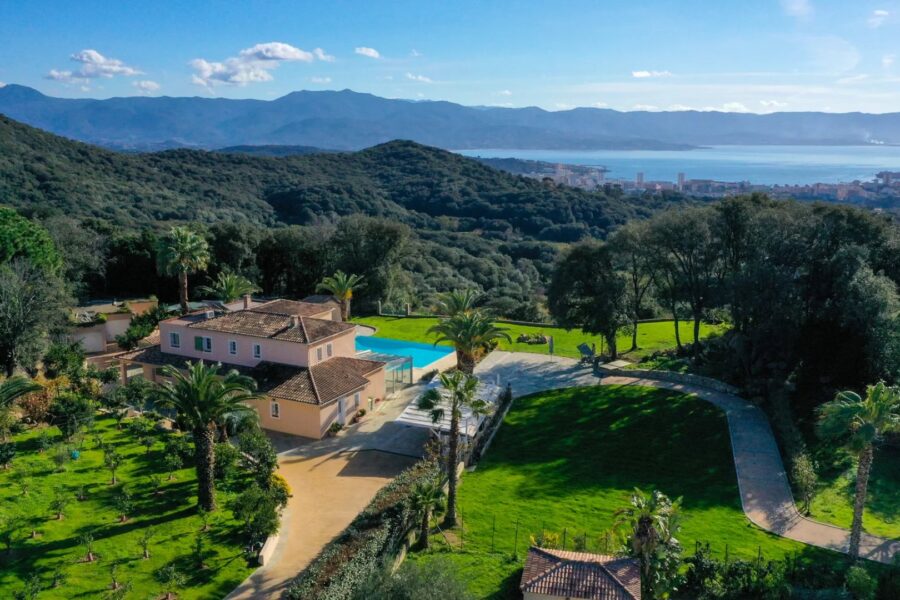 Proche Ajaccio, Alata, vue mer panoramique, 5 chambres
