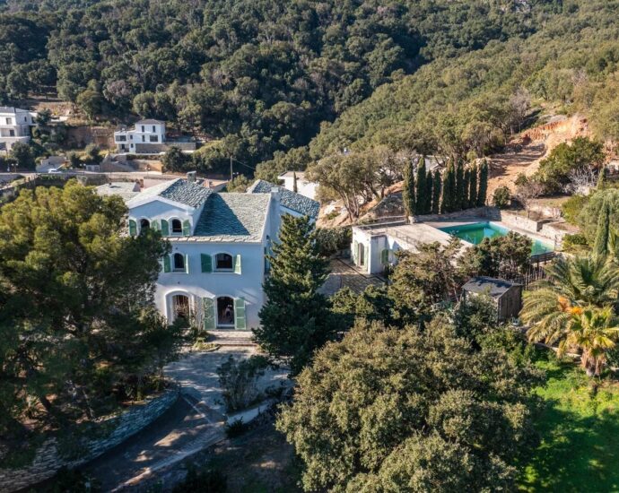 Miomo, 6 bedroom villa, swimming pool, panoramic sea view, walking distance to the beach
