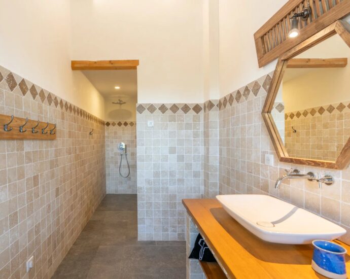 Olmeto, villa 2 chambres, pied dans l’eau, piscine, vue mer,