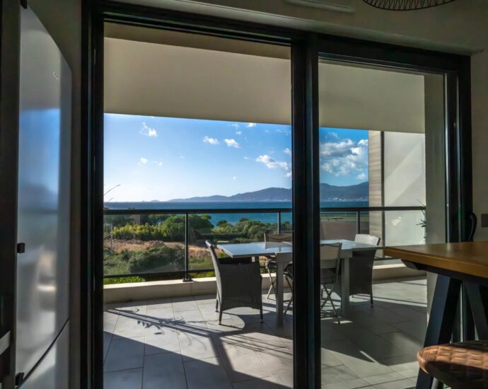 Pietrosella, T3, Rive Sud, 2 chambres, plage à pied, vue panoramique  mer