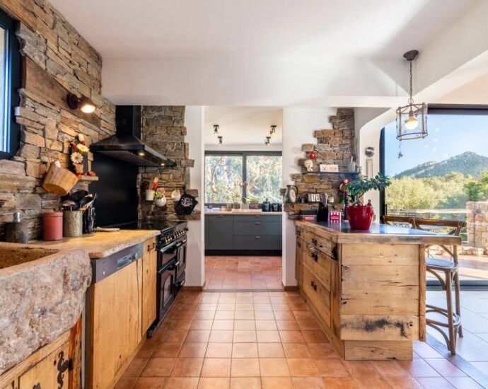 Conca, Villa type Bergerie, 4 chambres, dépendance, piscine, vue montagnes