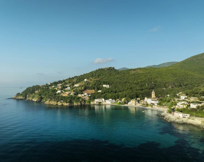 Lavasina, beachfront apartment, 1 bedroom, large terrace, panoramic sea view