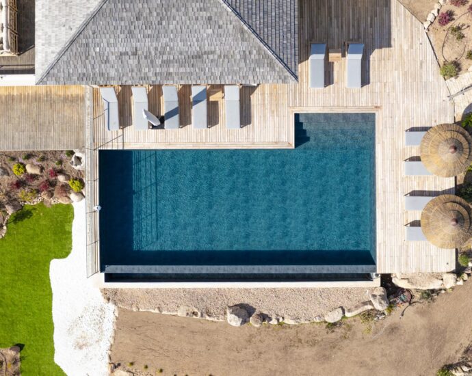 Palombaggia, 7 bedroom villa, sea view, swimming pool, beach on foot