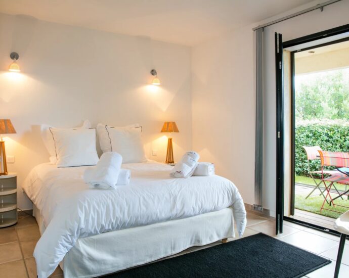SOUTH CORSICA- MODERN VILLA –  5 BEDROOMS – POOL – SEA VIEW – NEAR FAUTEA BEACH