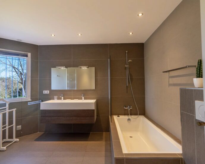Pianelli, Porto-Vecchio, Villa de plain-pied, 4 chambres, piscine, vue montagnes, environnement préservé
