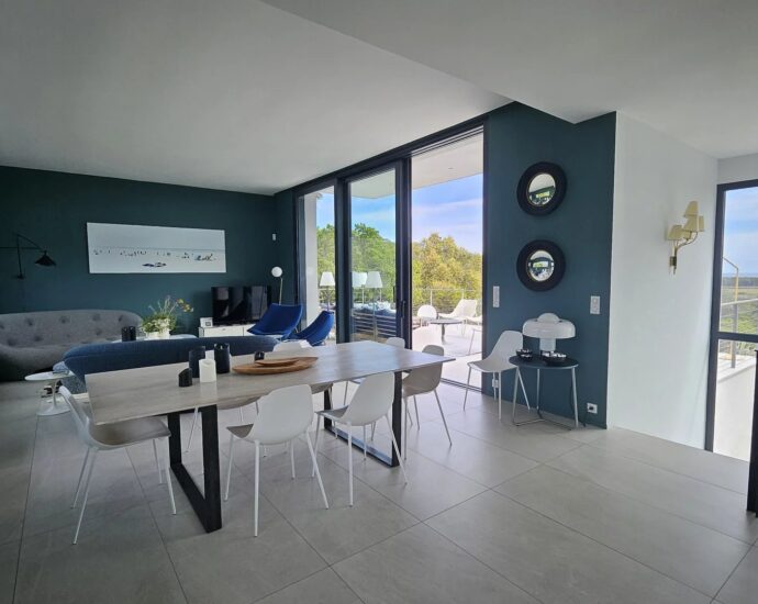 Villa contemporaine 5 chambres avec piscine et vue mer, au cœur du maquis