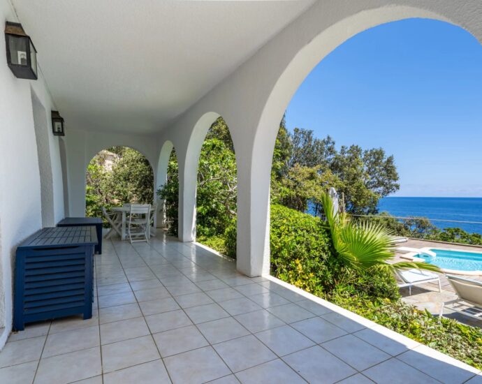 Erbalunga, 6-bedroom villa, waterfront, panoramic sea view, swimming pool