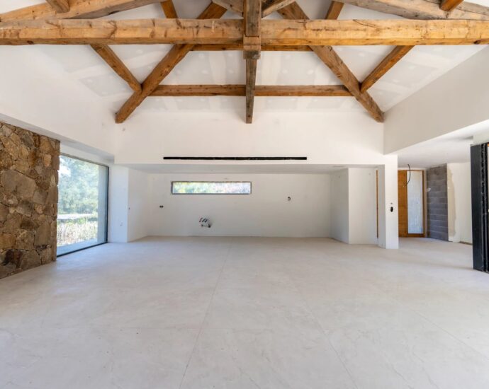 Exclusivité – Porto-Vecchio, Villa d’architecte, 6 chambres, piscine, vue montagne
