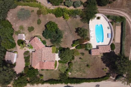 Pianelli, Porto-Vecchio, Villa de plain-pied, 4 chambres, piscine, vue montagnes, environnement préservé