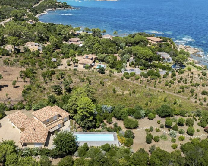 Favone, 4 chambres, piscine, pied dans l’eau