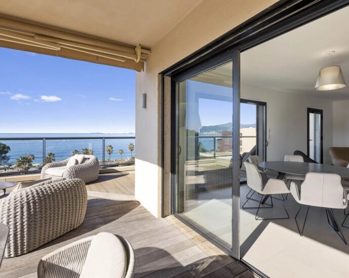Exclusivité, Rive Sud Ajaccio, Porticcio, Penthouse, vue mer panoramique, 3 chambres, plages à pied
