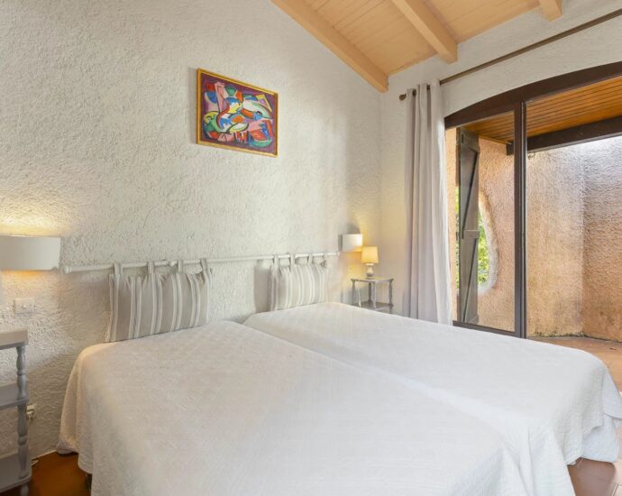 Porto-Vecchio, Domaine de Cala Rossa, villa 4 chambres, piscine, plage à pied