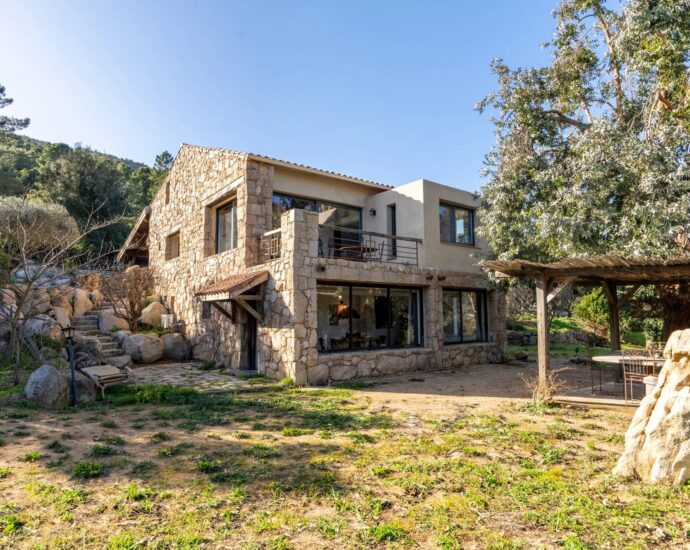 Conca, Villa type Bergerie, 4 chambres, dépendance, piscine, vue montagnes