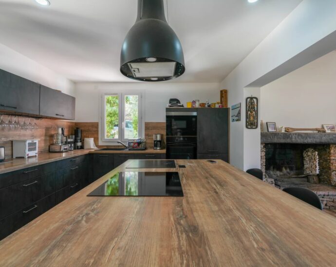 Sea View Villa in Bastelicaccia – 5 Bedrooms, 2 Independent Apartments