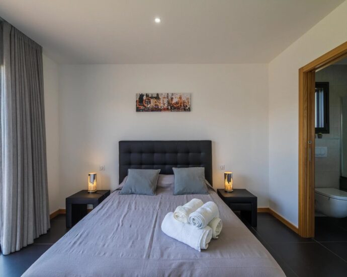 Porto-Vecchio, Saint-Cyprien, villa 4 chambres, piscine, plage à pied