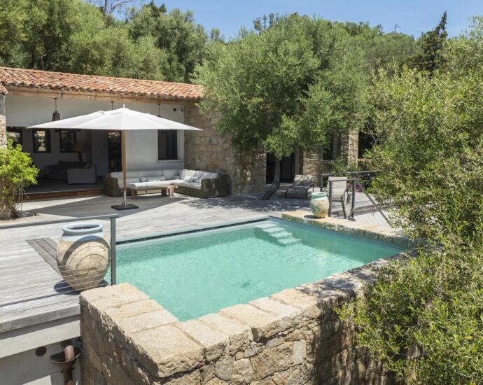 Olmeto, villa 2 chambres, pied dans l’eau, piscine, vue mer,
