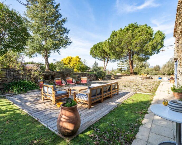 Exclusive, Saint-Florent, stone villa, 5 bedrooms, wooded grounds with swimming pool, close to the beach