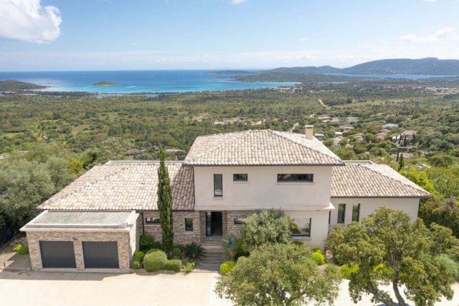 Saint-Cyprien, 5 bedroom villa, a 2 bedroom independent apartment, swimming pool, sea view, close to the beach