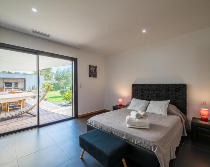 Porto-Vecchio, Saint-Cyprien, villa 4 chambres, piscine, plage à pied