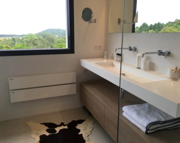 Villa contemporaine 5 chambres avec piscine et vue mer, au cœur du maquis
