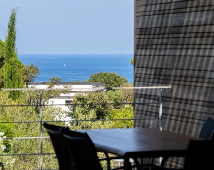 Capicciola –  Villa mitoyenne T6, sans vis à vis,  vue mer, proche plage