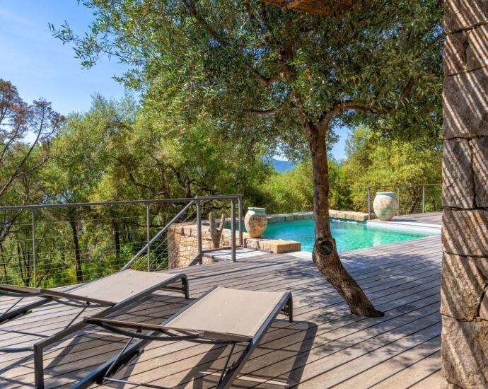 Olmeto, villa 2 chambres, pied dans l’eau, piscine, vue mer,