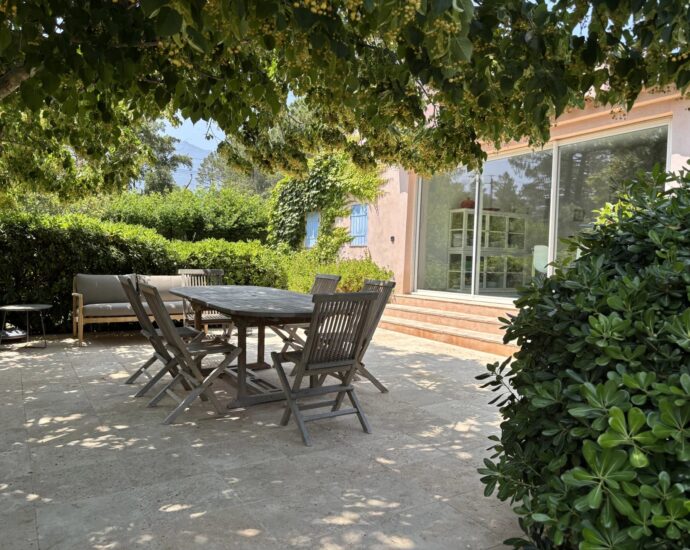Pianelli, Porto-Vecchio, Villa de plain-pied, 4 chambres, piscine, vue montagnes, environnement préservé