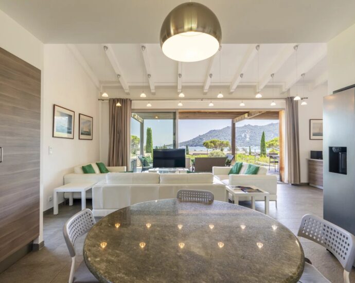 Santa Giulia – Plage à pied – Villa 4 chambres – Vue mer